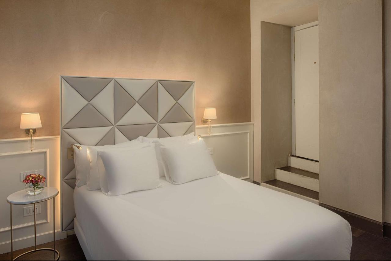 Nh Collection Palazzo Verona Exteriör bild A bedroom at the hotel