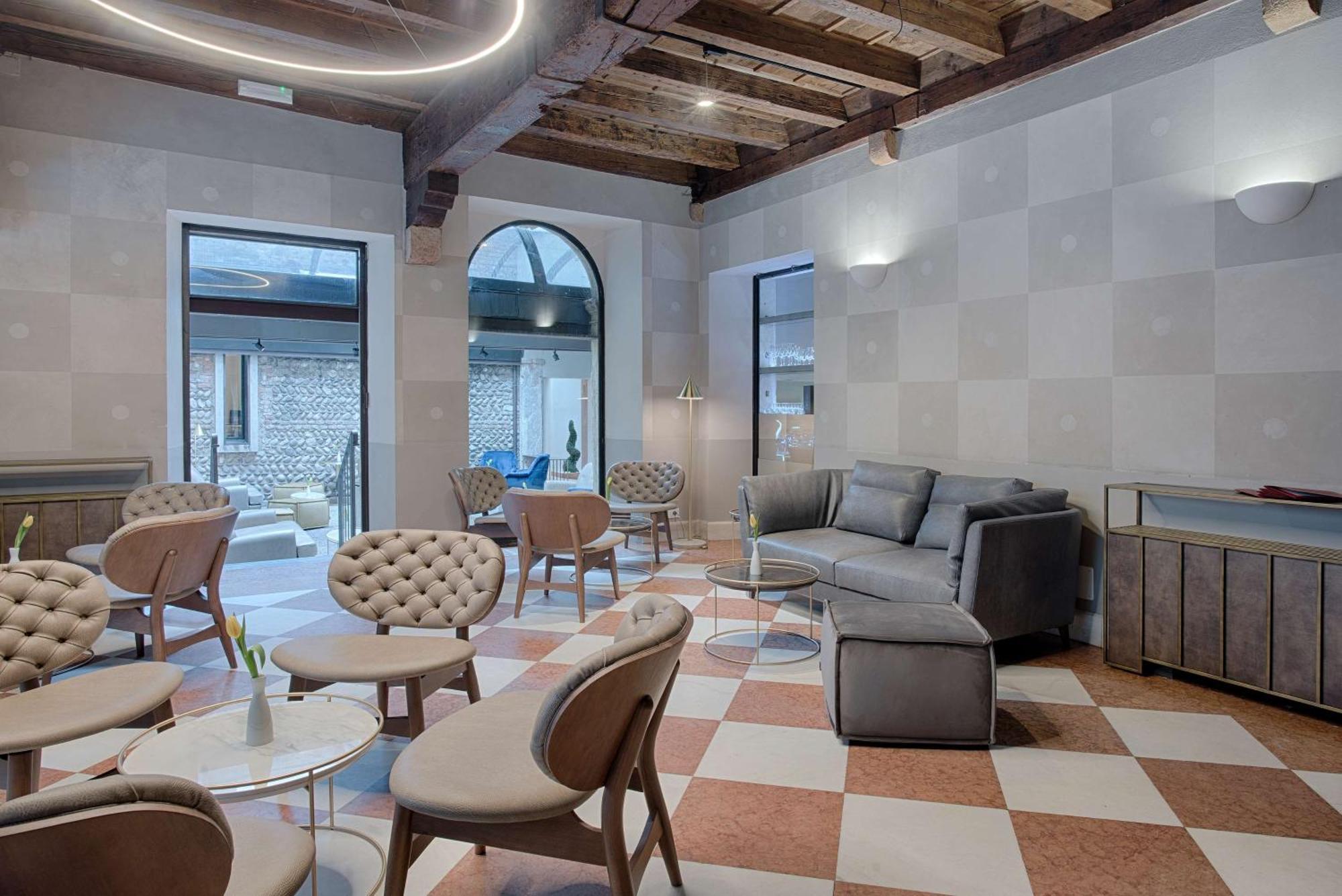 Nh Collection Palazzo Verona Exteriör bild The lobby of the hotel