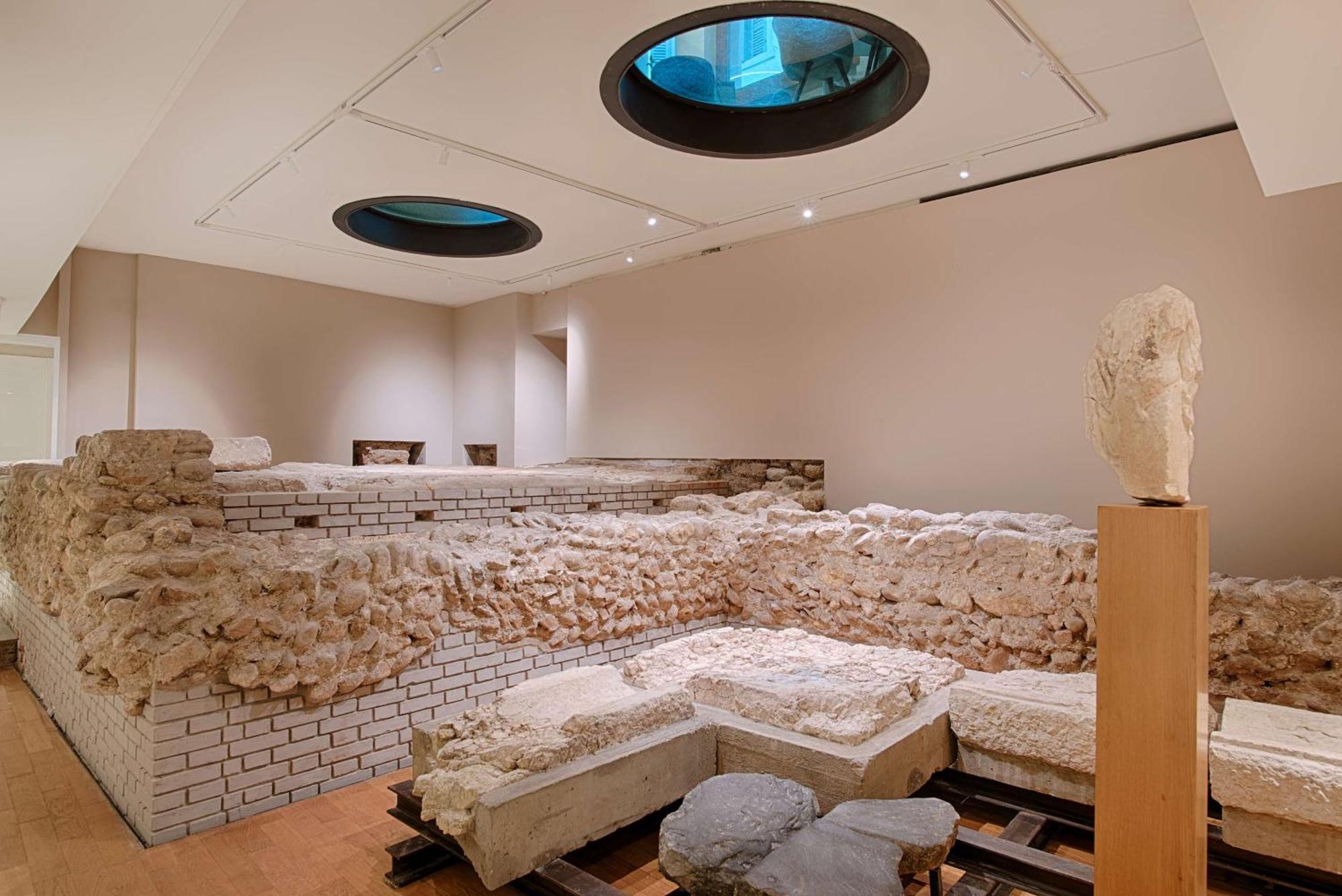 Nh Collection Palazzo Verona Exteriör bild The Roman bath