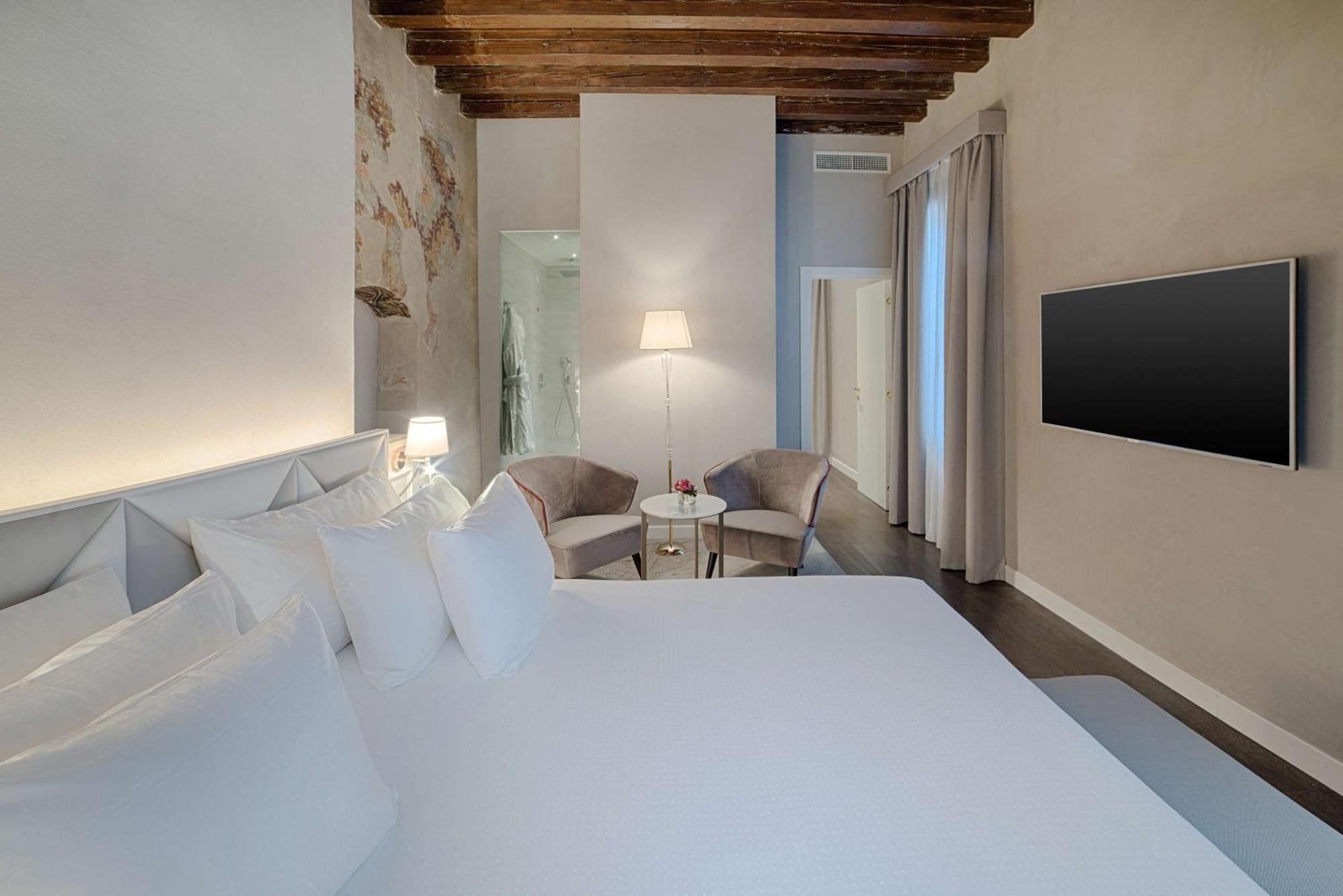 Nh Collection Palazzo Verona Exteriör bild Deluxe room