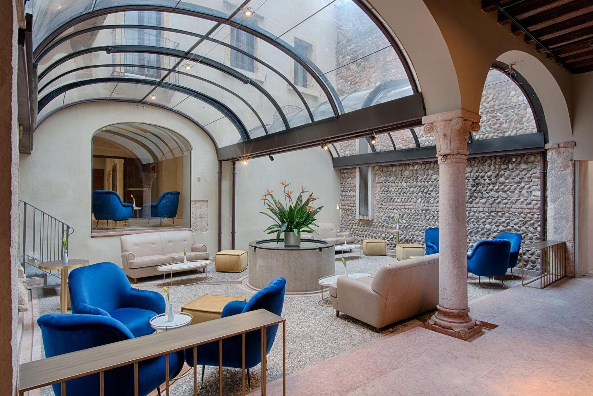 Nh Collection Palazzo Verona Exteriör bild The hotel's lobby