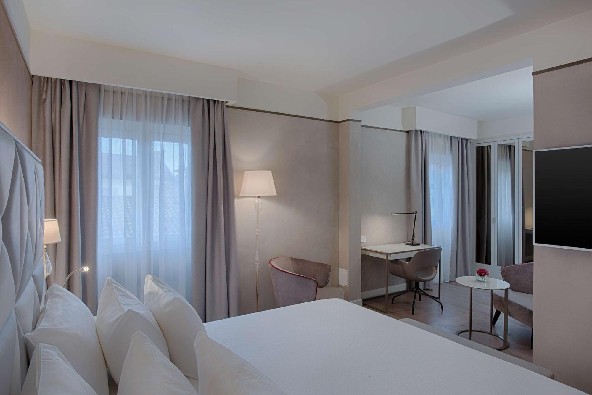Nh Collection Palazzo Verona Exteriör bild A room at the hotel