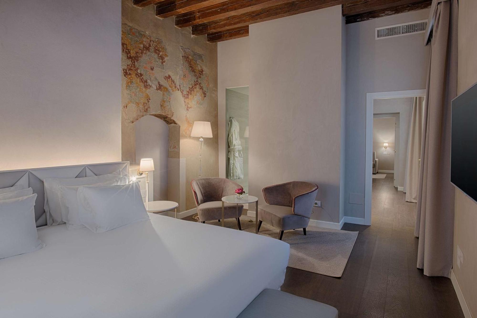 Nh Collection Palazzo Verona Exteriör bild Deluxe room