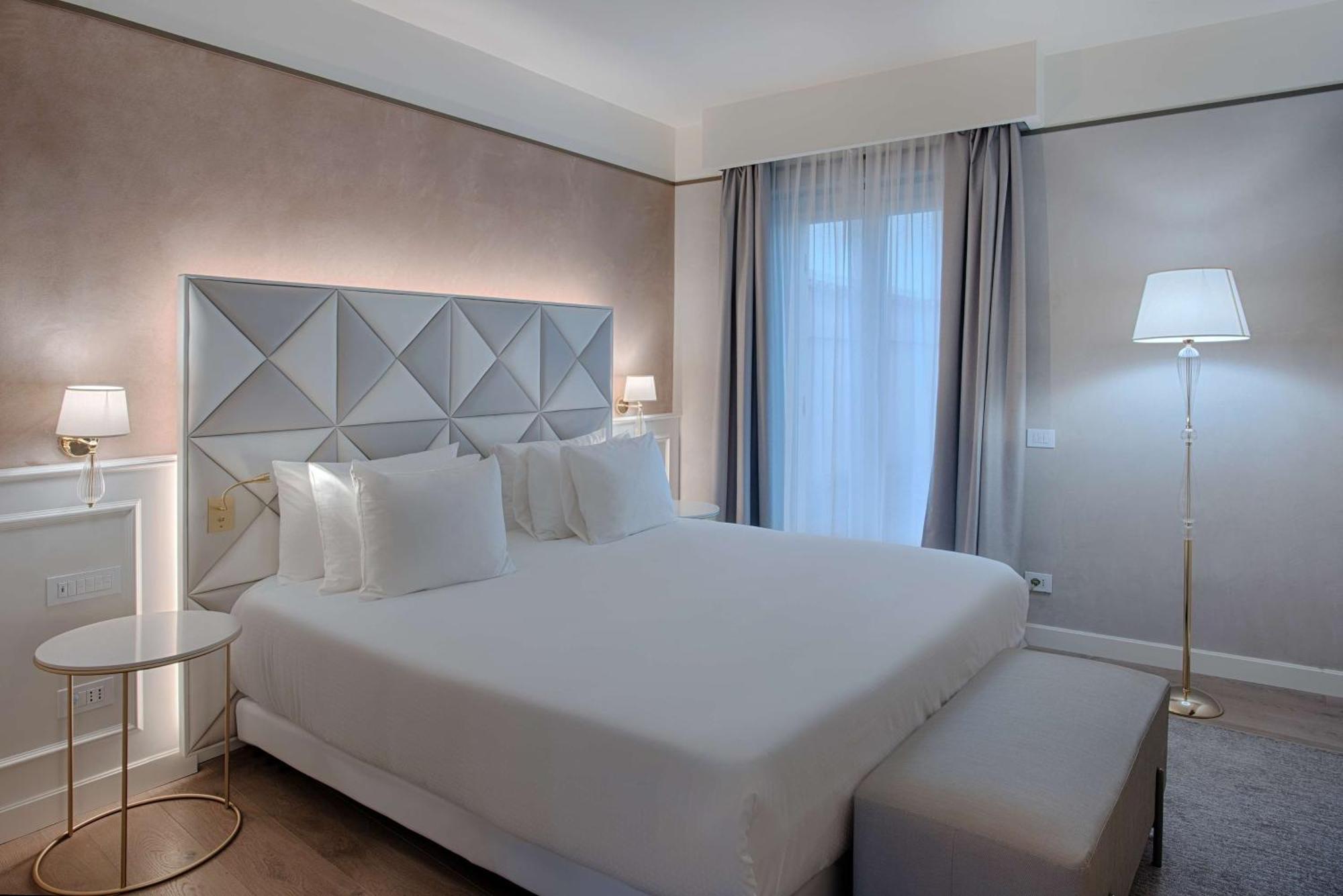 Nh Collection Palazzo Verona Exteriör bild A bedroom at the hotel