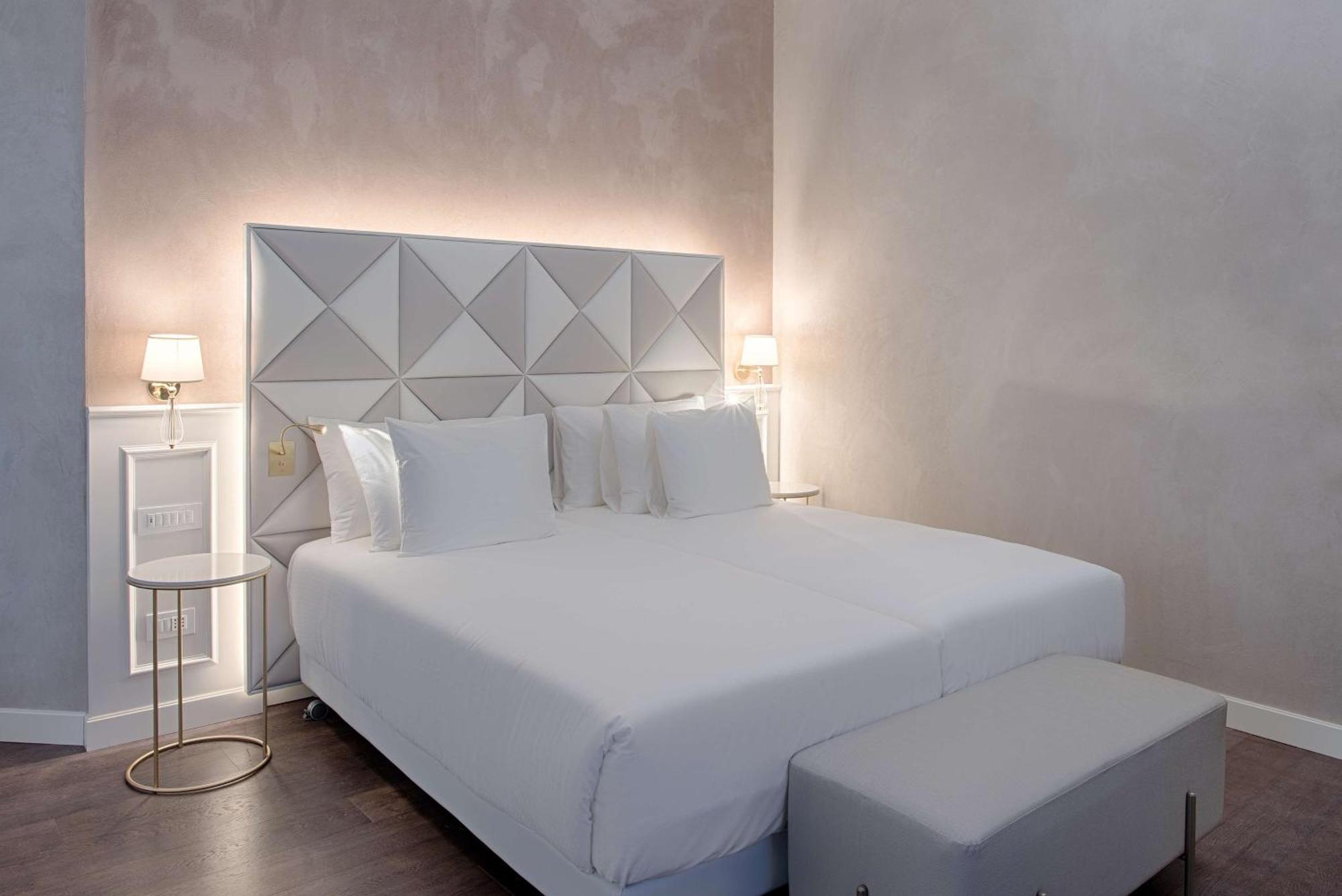 Nh Collection Palazzo Verona Exteriör bild A bedroom at the hotel