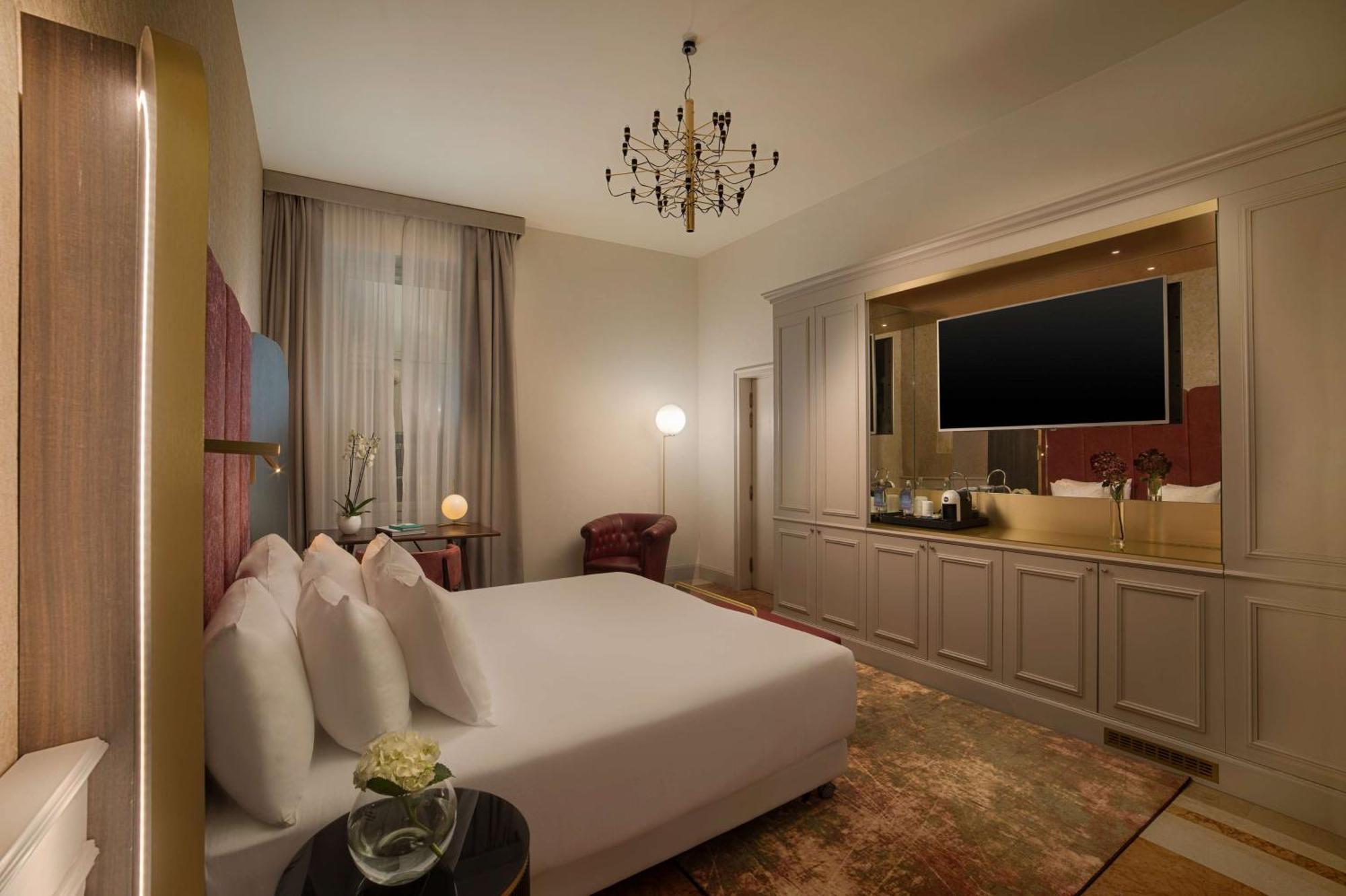 Nh Collection Palazzo Verona Exteriör bild A bedroom at the hotel